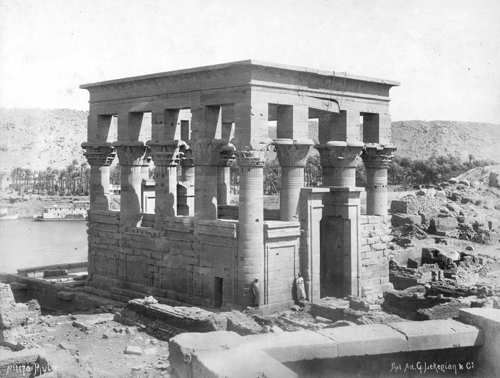 Antike Fotografie des Trajan-Kiosks auf Philae im Nil.
